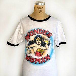 Wonder Woman Retro Airbrush-Style Ringer T / S